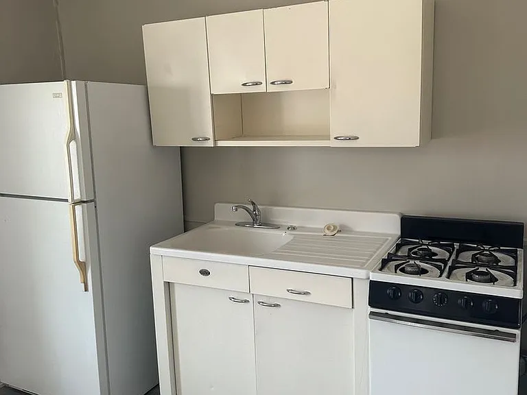 138 N Main St — Photo 2