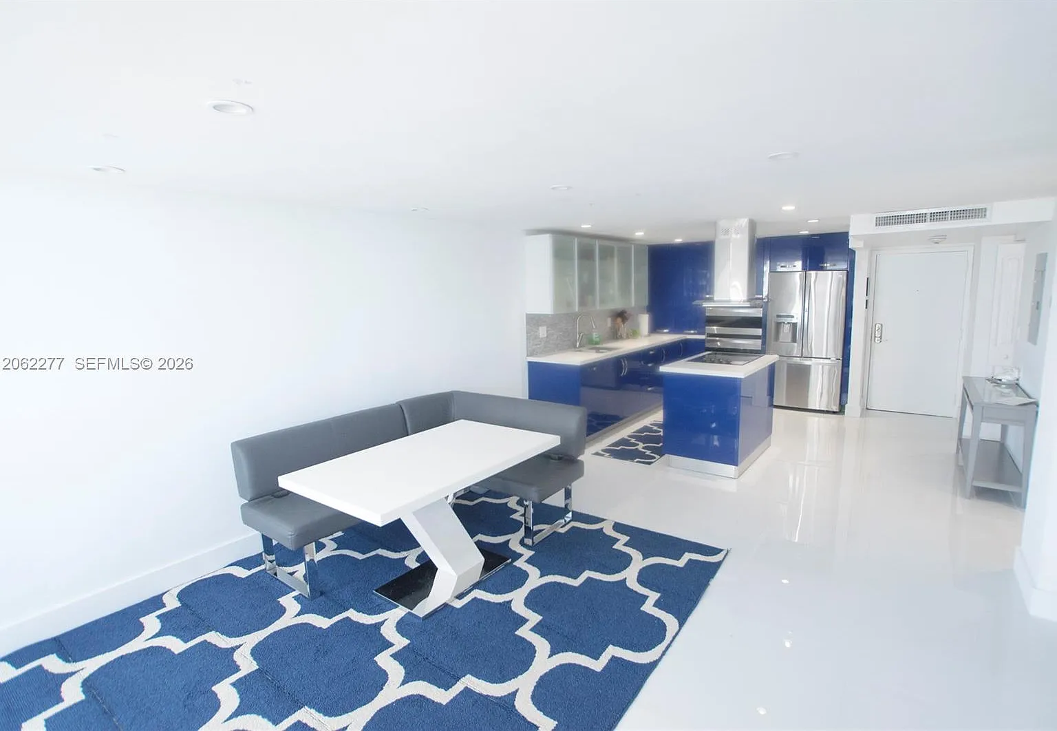 Charter Club Condo — Photo 4