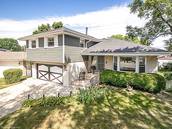 2nd image of 10619 S Lockwood Ct