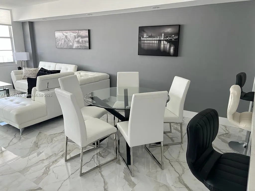 Sea Air Towers Condo — Photo 4