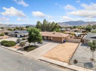 13397 Applewood Rd, Apple Valley, CA 92308