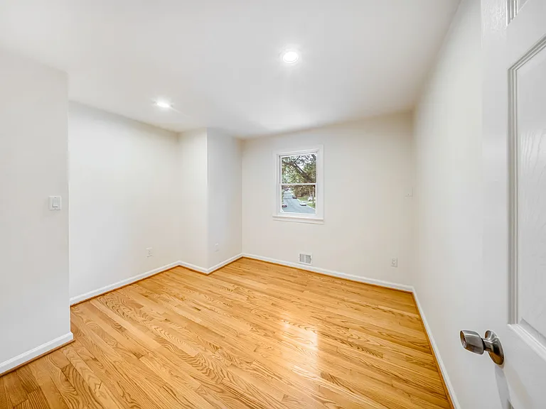 2933 Arizona Ave NW — Photo 22
