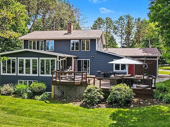 2nd image of 415 Vista Ln