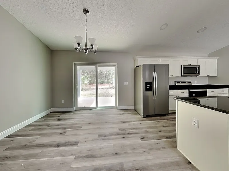 3 bed, 2.0 bath, 1438 sqft, $1,750 — Photo 3