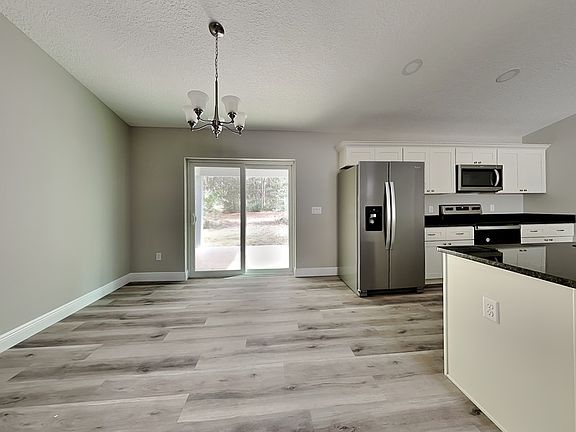 3rd image of 1320 W Emerson Pl