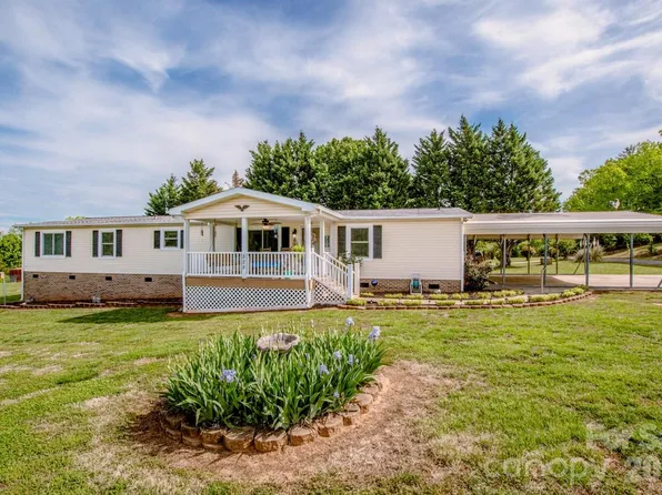 525 Mountain Meadows Dr, Bessemer City, NC 28016