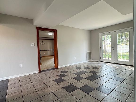 5th image of 932 Winterhaven Dr