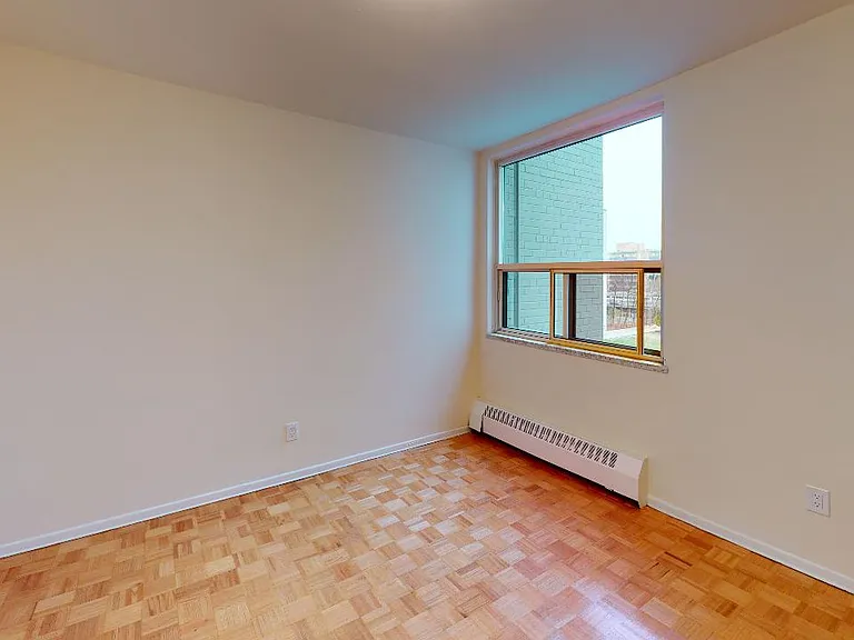 7471 Yonge St — Photo 23
