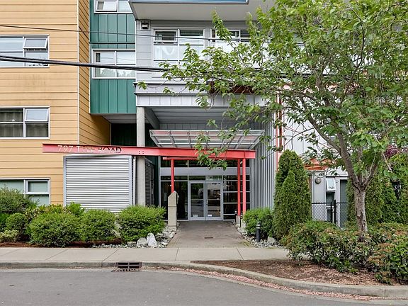 4th image of 797 Tyee Rd #107