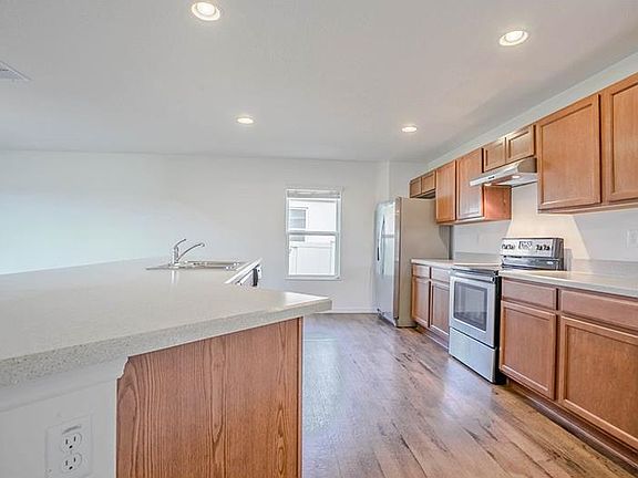 5th image of 2901 Boating Blvd