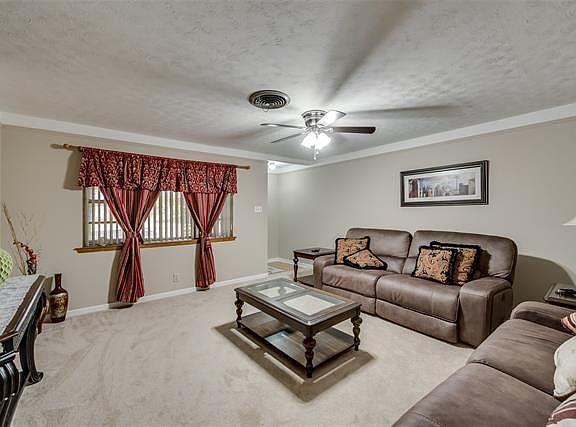 3rd image of 868 Russell Ln