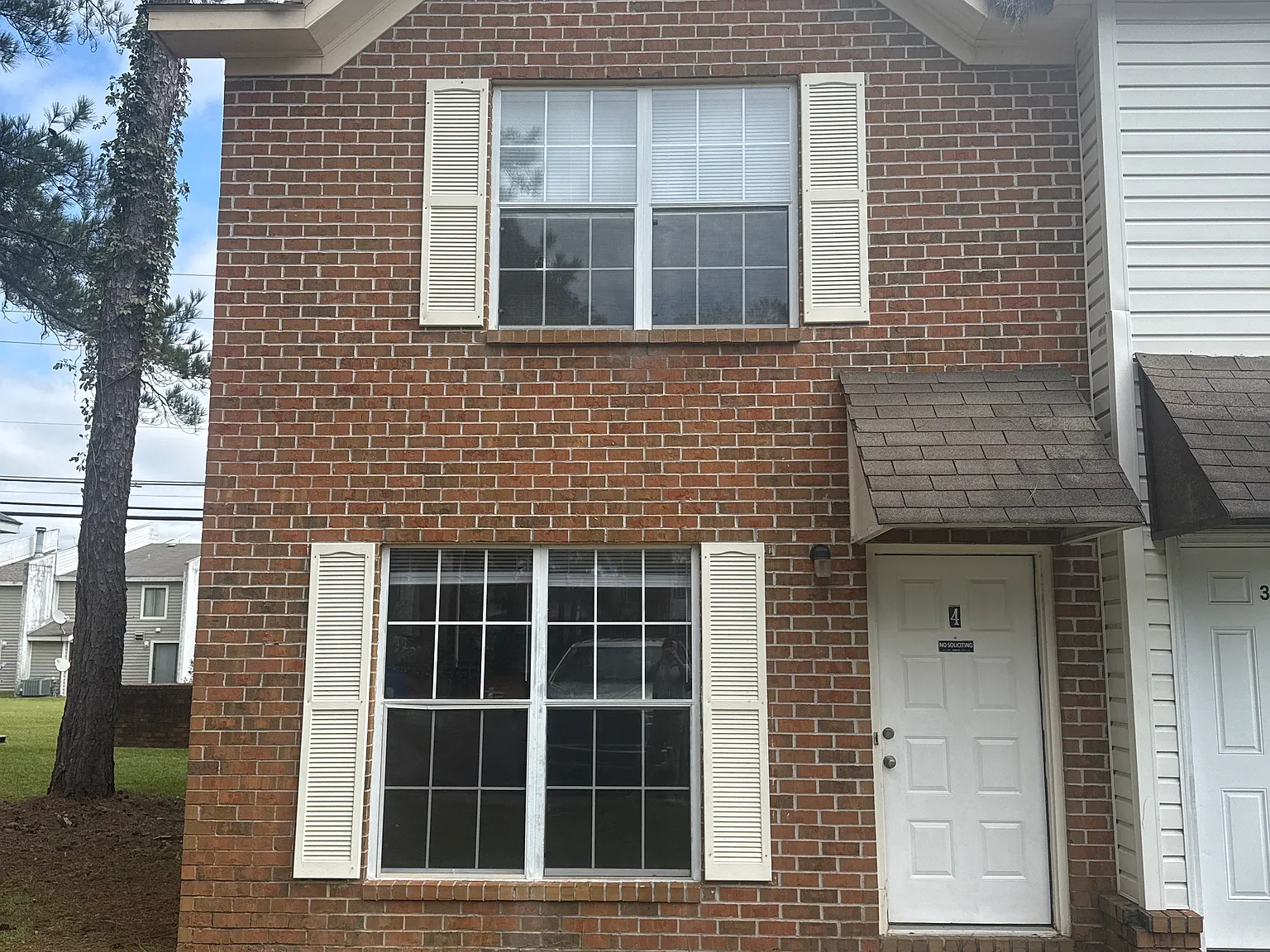 2 bed, 1.5 bath, $900 — Photo 1