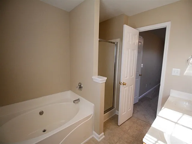 1704 Carlyon Ct — Photo 7