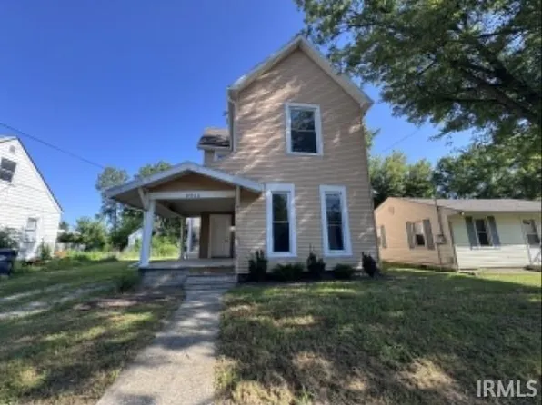 8900 W Cornbread Rd, Yorktown, IN 47396