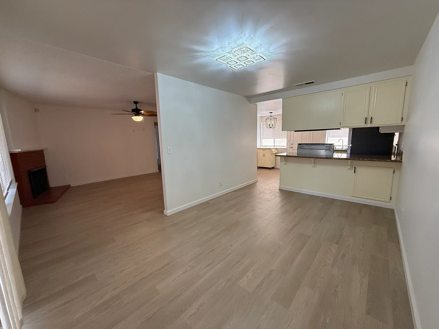 3 bed, 1.5 bath, 1130 sqft, $2,350 — Photo 4