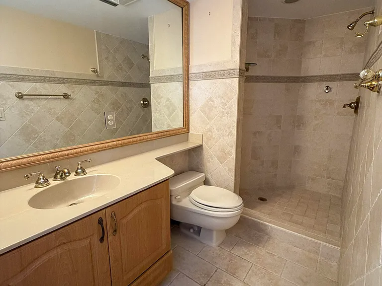 21085 NE 34th Ave #404-1 — Photo 10