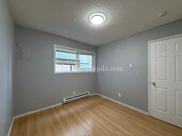 2424 NW Kearney St #15 — Photo 15