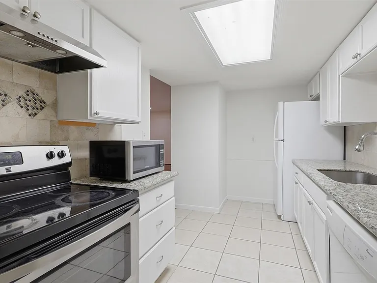 12633 Memorial Dr #170 — Photo 9