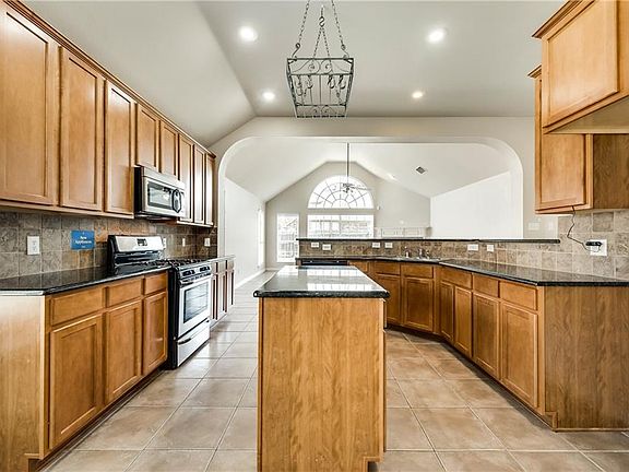 5th image of 2417 Deerwood Dr
