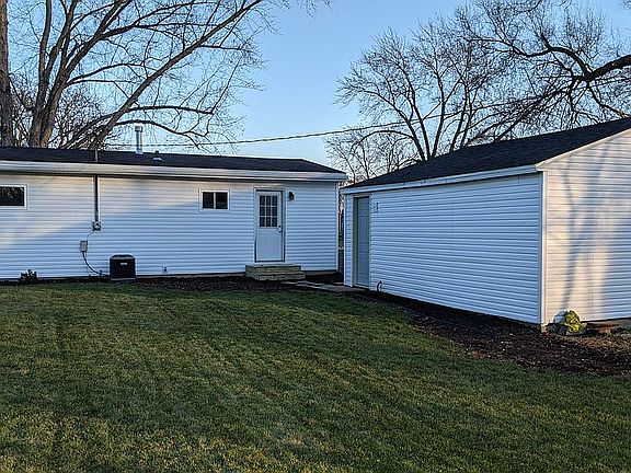 3rd image of 7406 Scott Ln