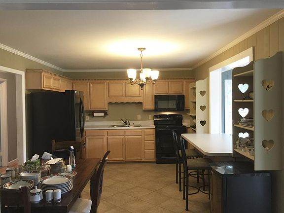 2nd image of 301 Davis Park Dr