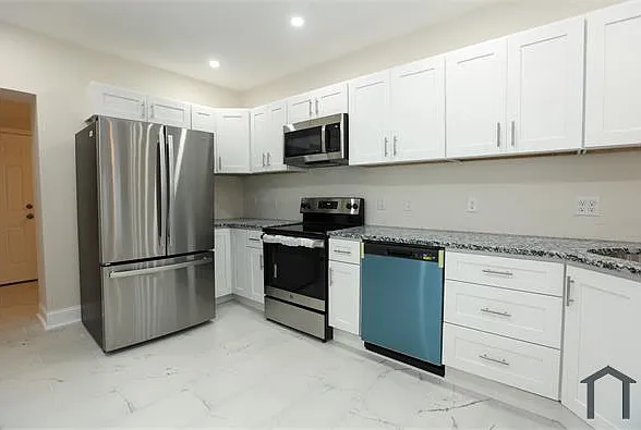 5425 Stewart St — Photo 6