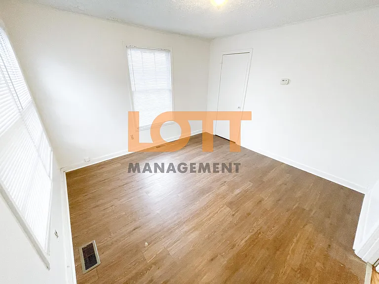 1 Monroe St — Photo 6