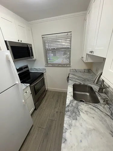 305 E Ocean Ave #102 Photo 1
