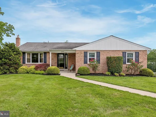 2906 Toll Gate Dr, East Norriton, PA 19403