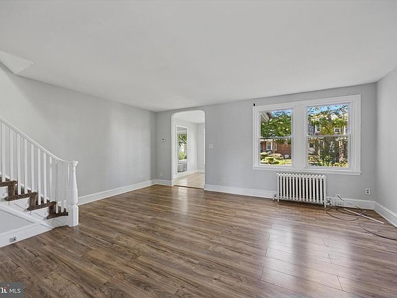3rd image of 25 W 39th St