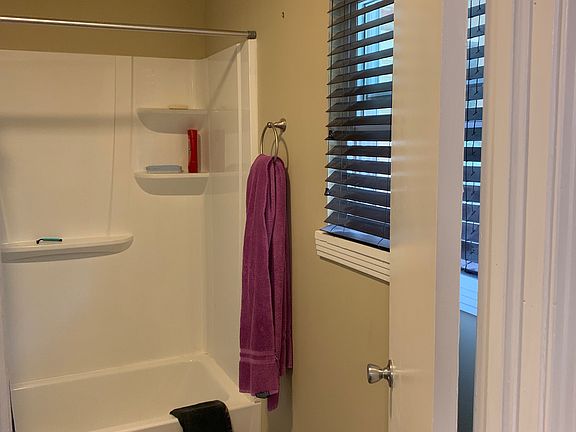 4th image of 10000 Westleigh Dr SE