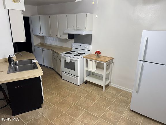 4th image of 1122 Highland Ave