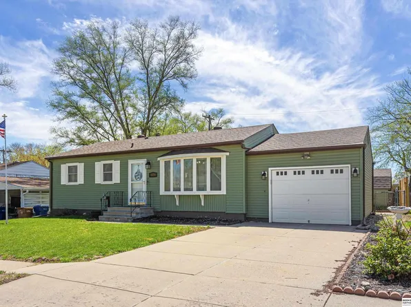 809 W 31st Ave, Bellevue, NE 68005