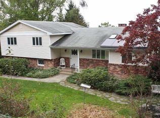 104 Van Leuven Dr S, Rensselaer, NY 12144