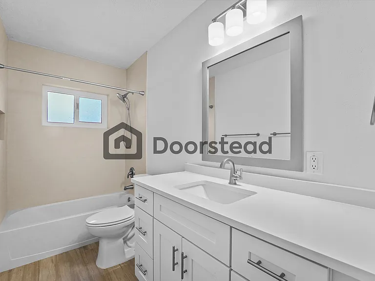 1204 E Esther St — Photo 18