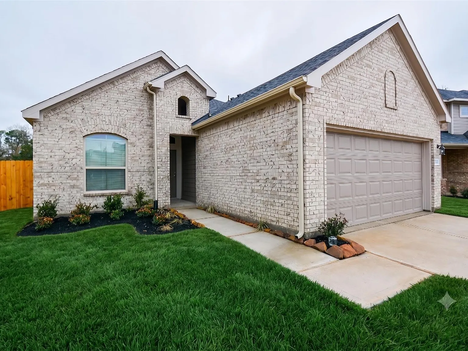 4 bed, 3.0 bath, 1766 sqft, $2,350 — Photo 1