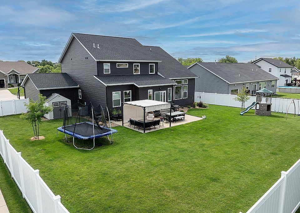 2nd image of 2998 Brookfield Dr