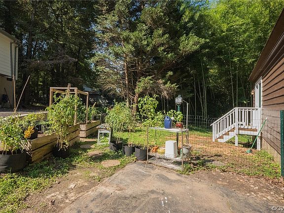 5th image of 902 Arch Hill Pl