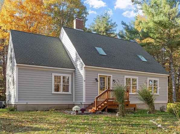 99 Townsend St, Pepperell, MA 01463