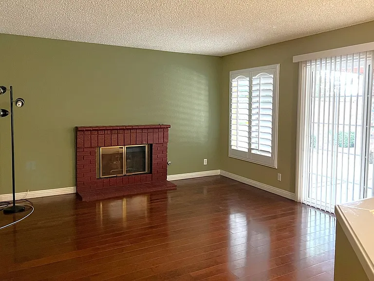 1349 Crestmont Dr — Photo 10