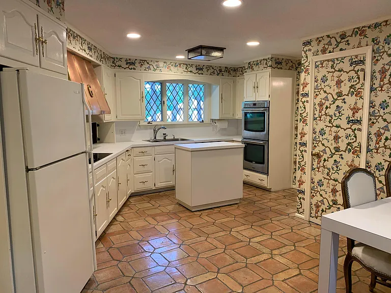 208 Tanglewood Dr — Photo 33