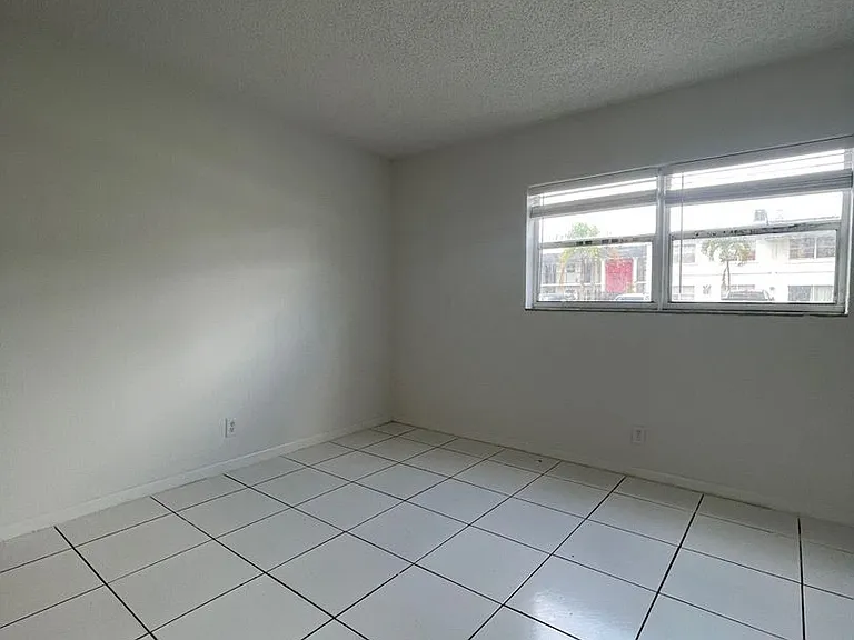 6050 NW 8th St — Photo 15