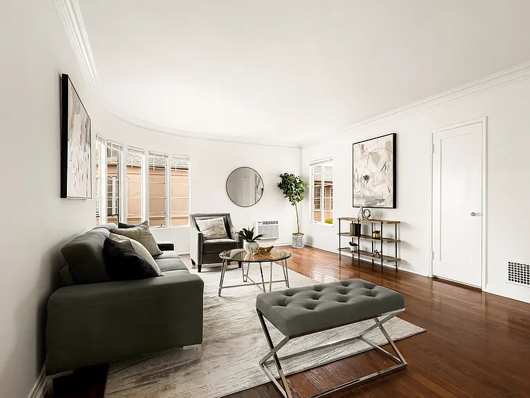 132 S Sweetzer Ave #136-1/2 — Photo 3