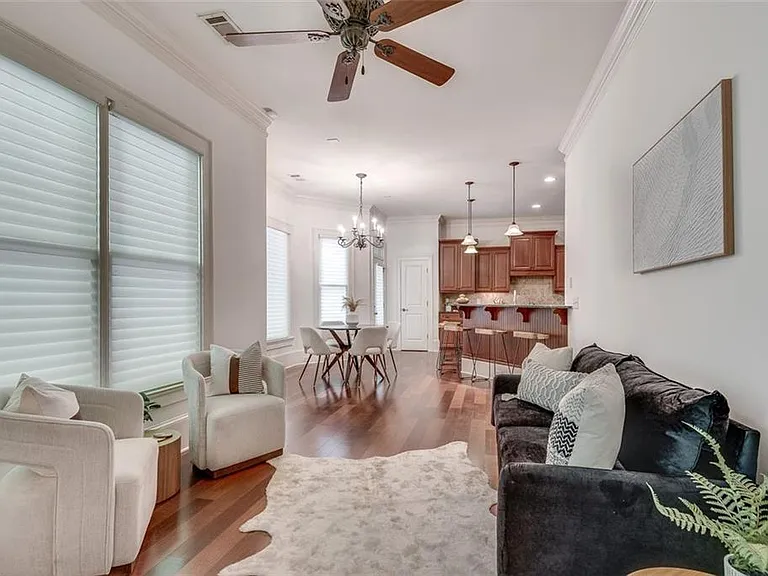 240 Lullwater Ct — Photo 15