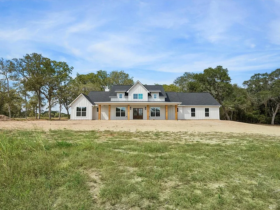 103 Woodland Creek Ln