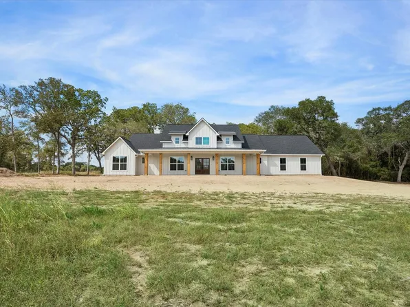 103 Woodland Creek Ln, La Grange, TX 78945