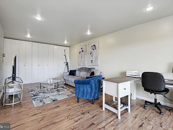 4th image of 6001 Arlington Blvd APT 906