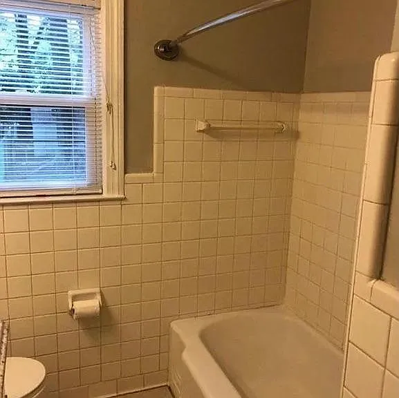 693 Loeb St — Photo 6