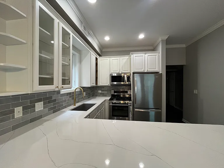 540 W Oakdale Ave #2W — Photo 6
