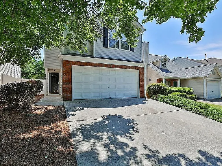 2295 Lexington Ln — Photo 1